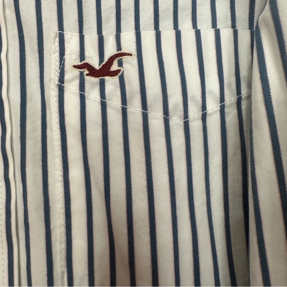 Hollister size medium button up - Picture 3 of 4